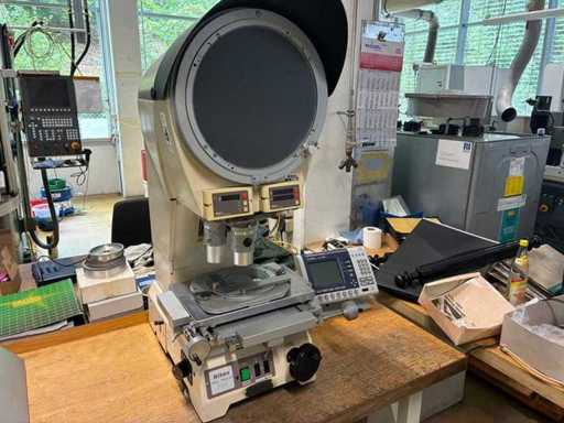 NIKON - V-12B - Profilprojektor